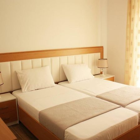 סרנדה Alexandra'S Apartments מראה חיצוני תמונה
