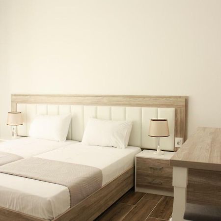 סרנדה Alexandra'S Apartments מראה חיצוני תמונה