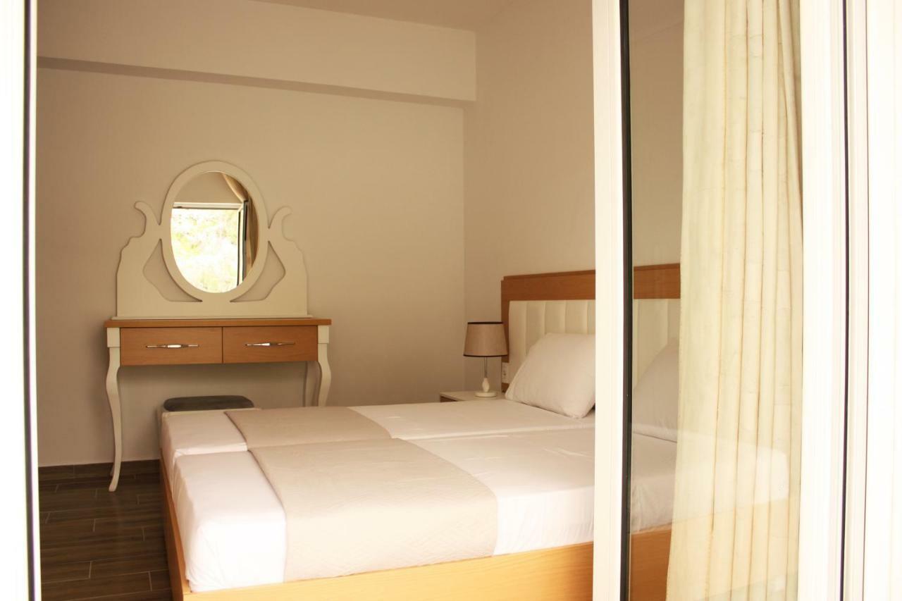 סרנדה Alexandra'S Apartments מראה חיצוני תמונה