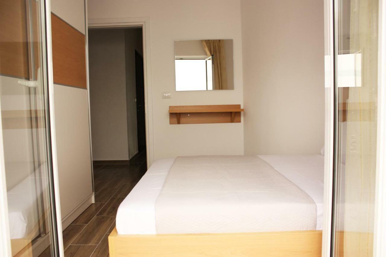 סרנדה Alexandra'S Apartments מראה חיצוני תמונה