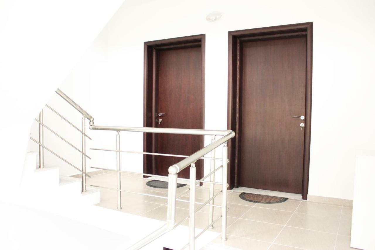 סרנדה Alexandra'S Apartments מראה חיצוני תמונה