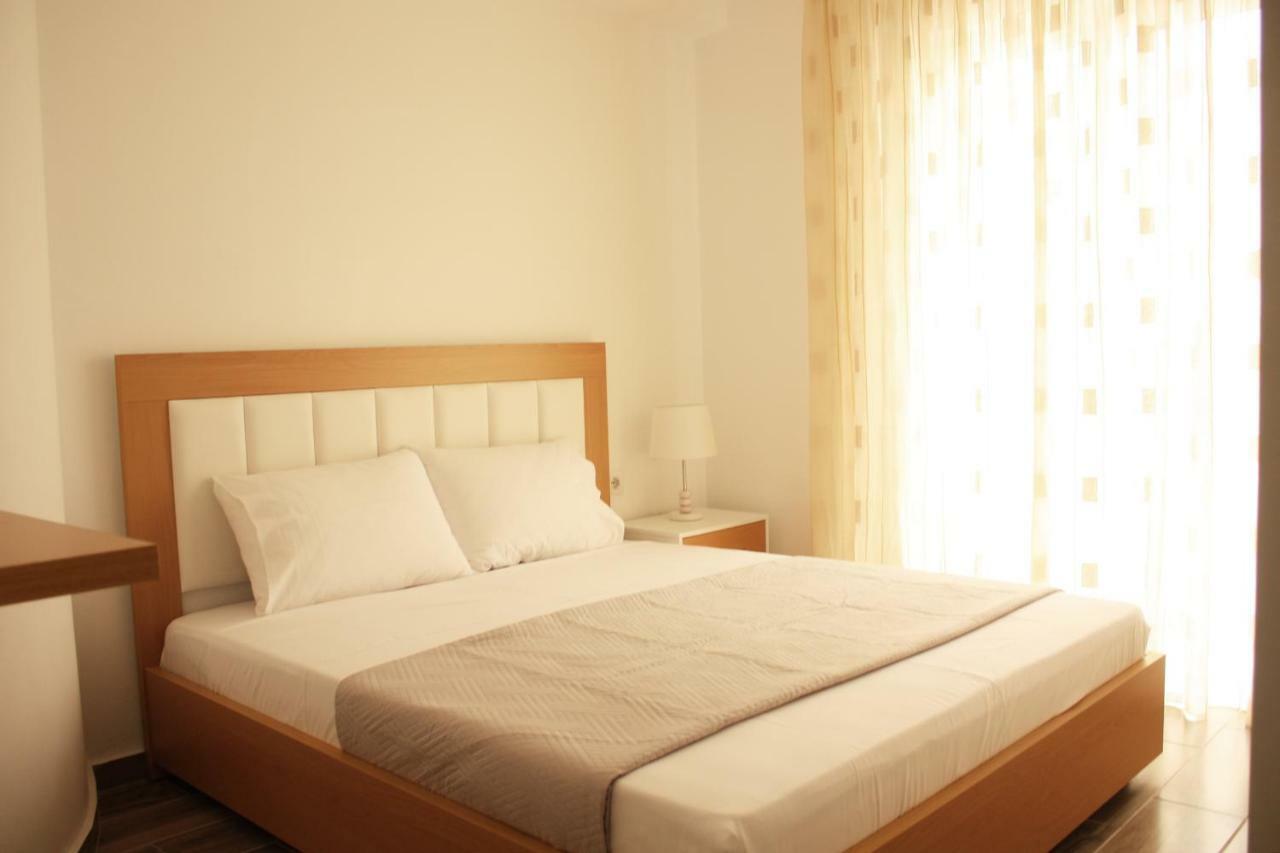 סרנדה Alexandra'S Apartments מראה חיצוני תמונה