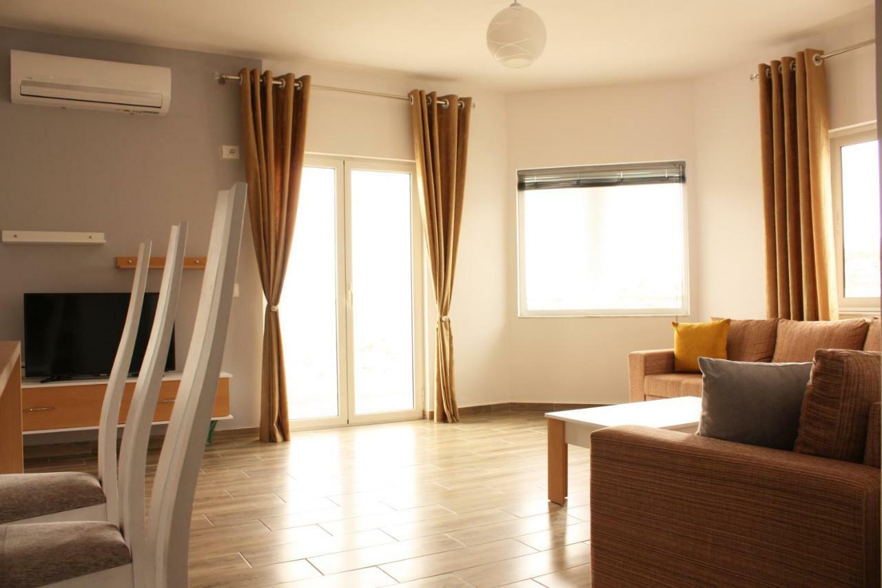 סרנדה Alexandra'S Apartments מראה חיצוני תמונה