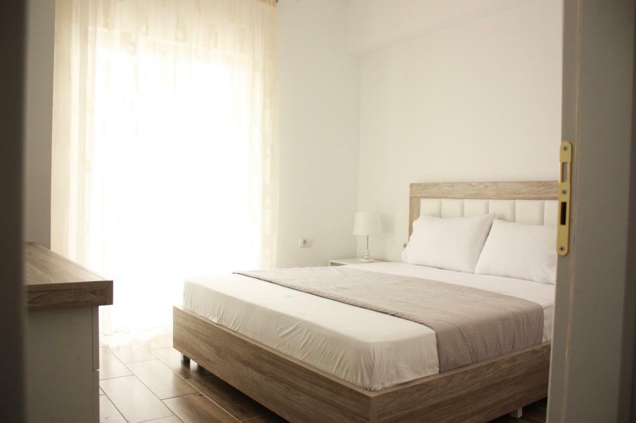סרנדה Alexandra'S Apartments מראה חיצוני תמונה