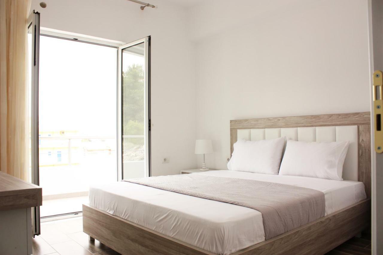 סרנדה Alexandra'S Apartments מראה חיצוני תמונה