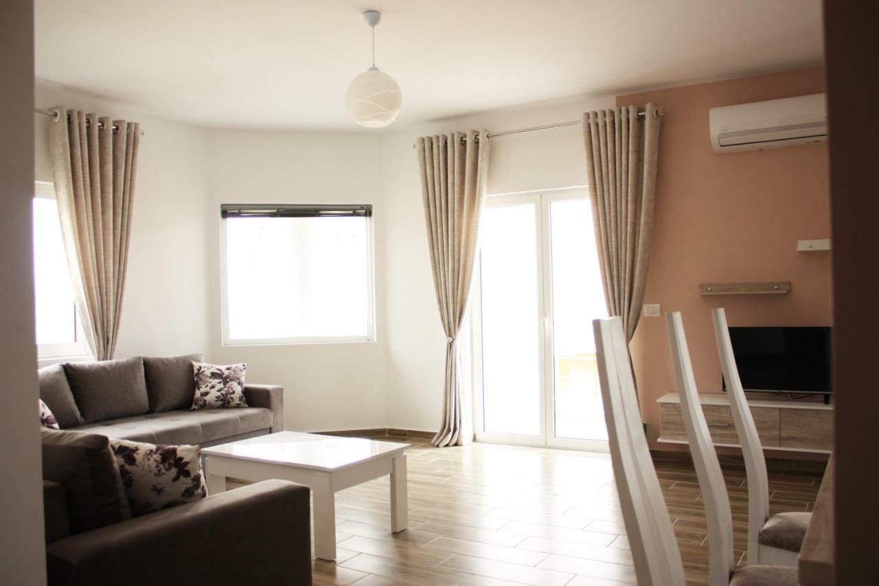 סרנדה Alexandra'S Apartments מראה חיצוני תמונה