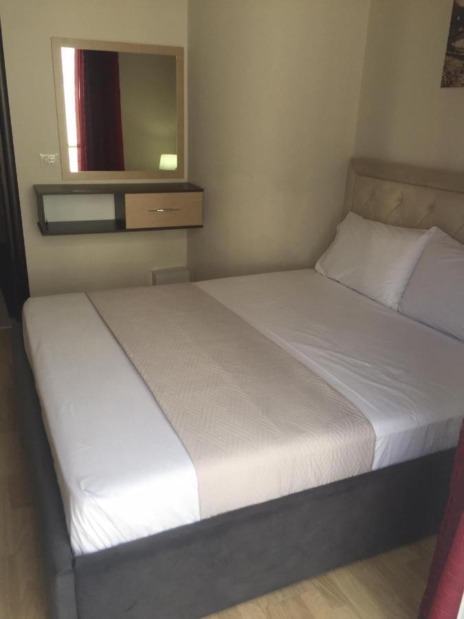 סרנדה Alexandra'S Apartments מראה חיצוני תמונה