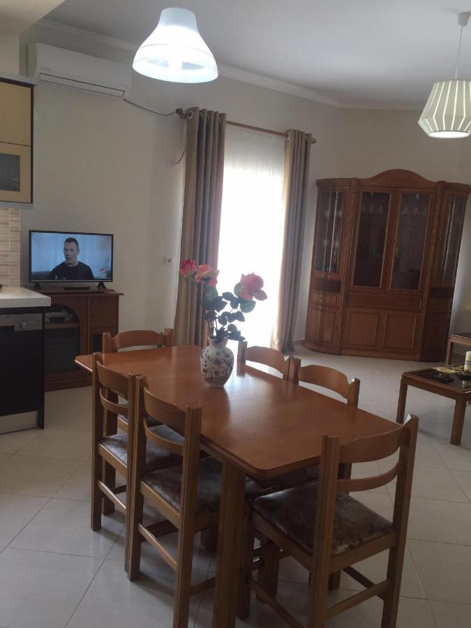סרנדה Alexandra'S Apartments מראה חיצוני תמונה