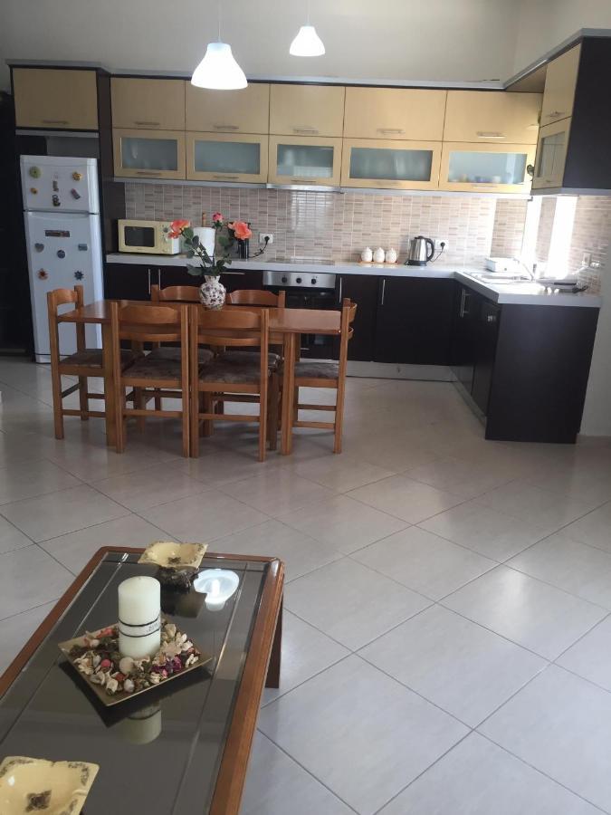 סרנדה Alexandra'S Apartments מראה חיצוני תמונה