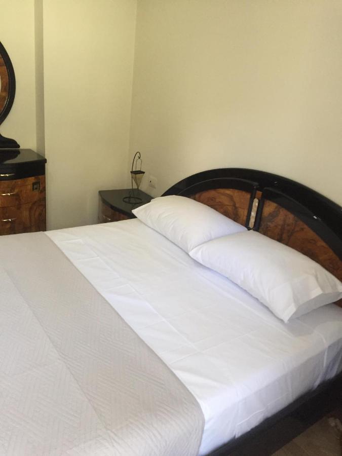 סרנדה Alexandra'S Apartments מראה חיצוני תמונה